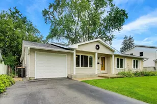 603 Chelmsford Ln, Elk Grove Village, IL 60007 - Photo 2