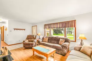 699 Karen Dr, Lake Holiday, IL 60552 - Photo 6