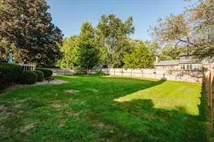 4 Inverness Dr, Bloomington, IL 61701 - Photo 40