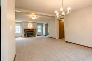 22734 Ravisloe Ln, Frankfort, IL 60423 - Photo 8