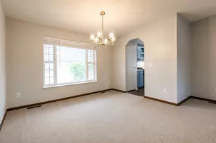 22734 Ravisloe Ln, Frankfort, IL 60423 - Photo 6