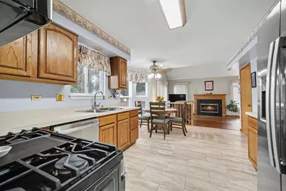 915 Joan Court, Naperville, IL 60540 - Photo 8