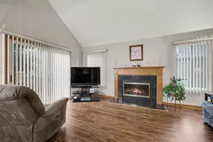 915 Joan Ct, Naperville, IL 60540 - Photo 12