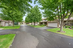 736 Dolores Ln, Sycamore, IL 60178 - Photo 4