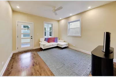 3228 W Warner Avenue, Chicago, IL 60618 - Photo 10