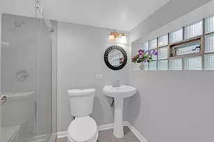 5830 N Nagle Ave, Chicago, IL 60646 - Photo 12