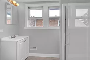 5830 N Nagle Ave, Chicago, IL 60646 - Photo 10