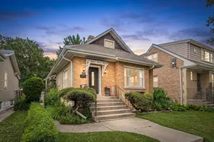 5830 N Nagle Ave, Chicago, IL 60646 - Photo 1