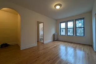 2704 N Sawyer Ave, Chicago, IL 60647 - Photo 2