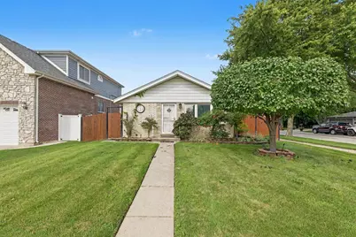9002 S Parkside Avenue, Oak Lawn, IL 60453 - Photo 2