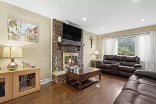 9002 S Parkside Ave, Oak Lawn, IL 60453 - Photo 4