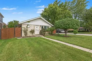9002 S Parkside Ave, Oak Lawn, IL 60453 - Photo 1