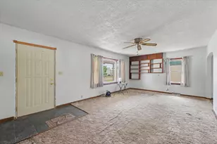 109 S Wood St, Gibson City, IL 60936 - Photo 6