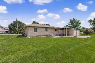 109 S Wood St, Gibson City, IL 60936 - Photo 36