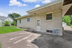 109 S Wood St, Gibson City, IL 60936 - Photo 32