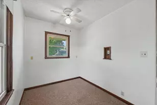 109 S Wood St, Gibson City, IL 60936 - Photo 14