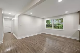 355 Hiawatha Dr, Lake in the Hills, IL 60156 - Photo 10