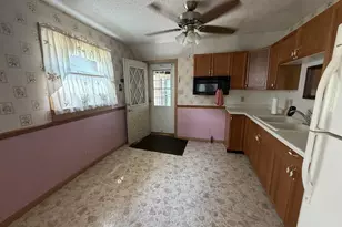 115 Valley St, Kewanee, IL 61443 - Photo 2
