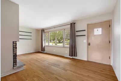 947 Diane Avenue, Elgin, IL 60123 - Photo 2