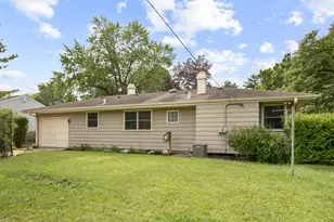 947 Diane Ave, Elgin, IL 60123 - Photo 16