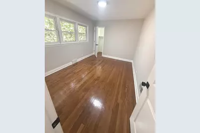8926 S Paxton Avenue, Chicago, IL 60617 - Photo 8