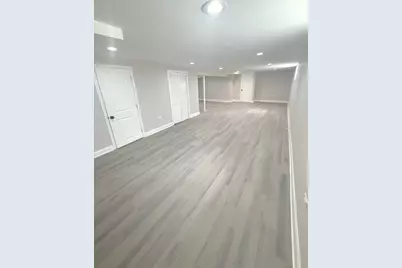 8926 S Paxton Avenue, Chicago, IL 60617 - Photo 22