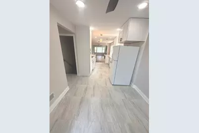 8926 S Paxton Avenue, Chicago, IL 60617 - Photo 10