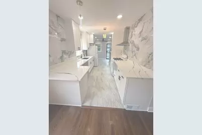 8926 S Paxton Avenue, Chicago, IL 60617 - Photo 12