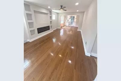 8926 S Paxton Avenue, Chicago, IL 60617 - Photo 2