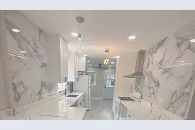 8926 S Paxton Avenue, Chicago, IL 60617 - Photo 4