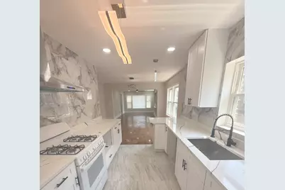 8926 S Paxton Avenue, Chicago, IL 60617 - Photo 18