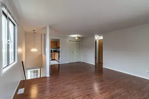 17 Dennis Ct, Schaumburg, IL 60193 - Photo 4