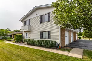 17 Dennis Ct, Schaumburg, IL 60193 - Photo 1