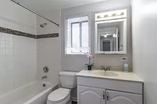 17 Dennis Ct, Schaumburg, IL 60193 - Photo 12