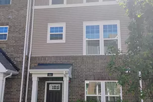 936 Jenkins Ct, Wheeling, IL 60090 - Photo 2