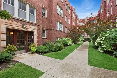 240 S Maple Avenue #3W, Oak Park, IL 60302 - Photo 2