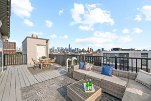 1555 W Pearson St, Chicago, IL 60622 - Photo 40