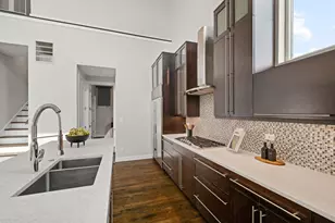1555 W Pearson St, Chicago, IL 60622 - Photo 14