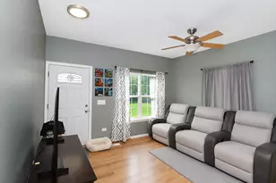310 Paige St, Plano, IL 60545 - Photo 4