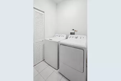 1203 W Superior Street #1B, Chicago, IL 60642 - Photo 32
