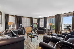 2626 N Lakeview Ave, Chicago, IL 60614 - Photo 2