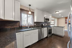 5818 Ridgewood Dr, Western Springs, IL 60558 - Photo 2