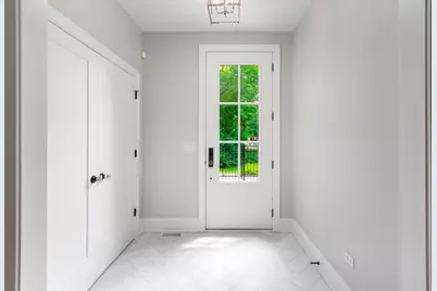 924 E Chicago Avenue, Naperville, IL 60540 - Photo 6