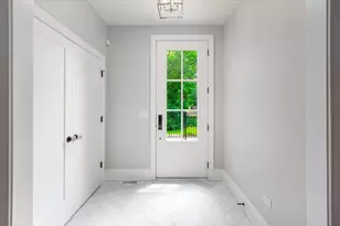 924 E Chicago Ave, Naperville, IL 60540 - Photo 6