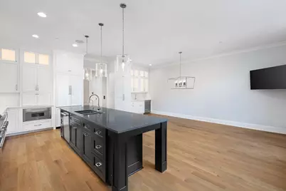 924 E Chicago Avenue, Naperville, IL 60540 - Photo 16