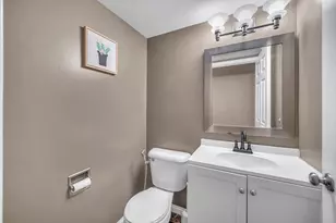 256 E Fox Hill Dr, Buffalo Grove, IL 60089 - Photo 16
