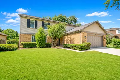256 E Fox Hill Drive, Buffalo Grove, IL 60089 - Photo 2
