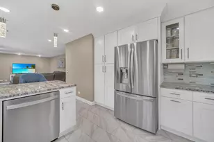 256 E Fox Hill Dr, Buffalo Grove, IL 60089 - Photo 12