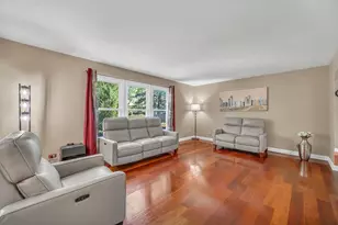 256 E Fox Hill Dr, Buffalo Grove, IL 60089 - Photo 6