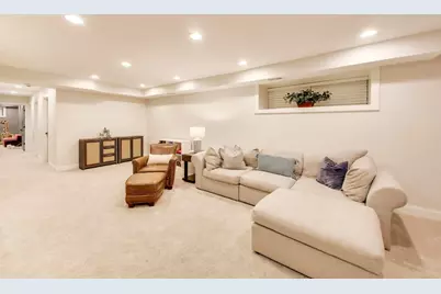 2136 W Waveland Avenue, Chicago, IL 60618 - Photo 26